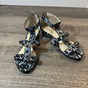 Wythe NY blue and black studded gladiators size 5.5